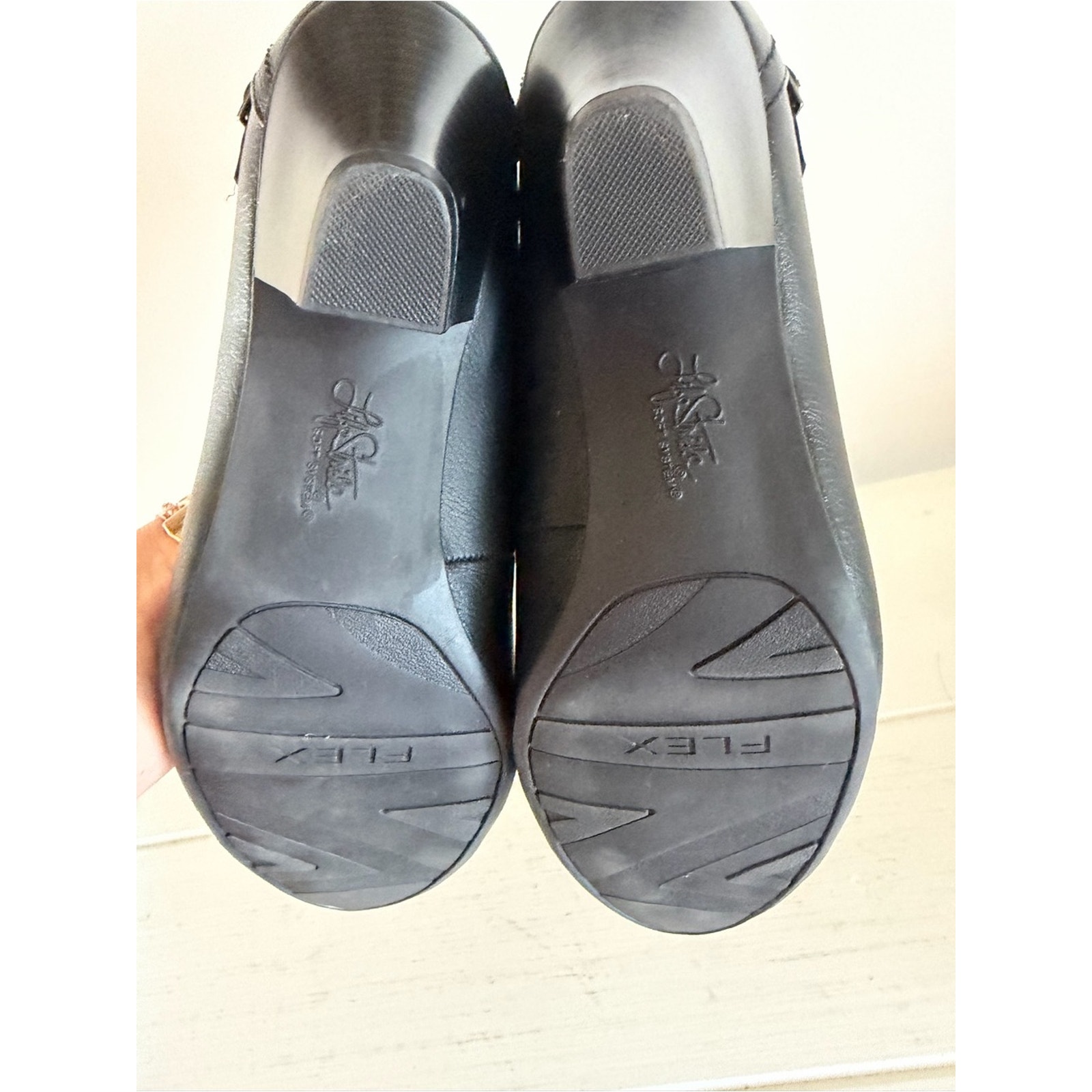 Lifestride 9.5 Give Black Faux Leather Comfort Casual Pumps Heels Buckle Detail — image 8 of 8
